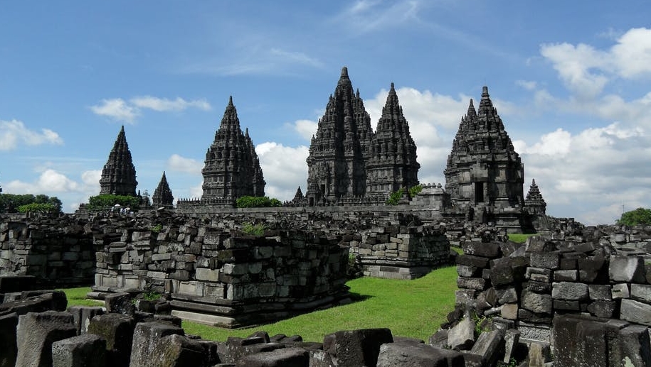 фотография храма Прамбанан в Индонезии